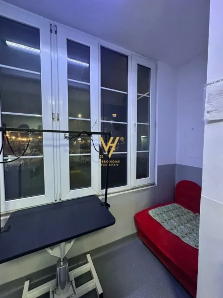 Tirane, jepet me qera dyqan Kati 0, 90 m² 1.200 € (KOMUNA E PARISIT)