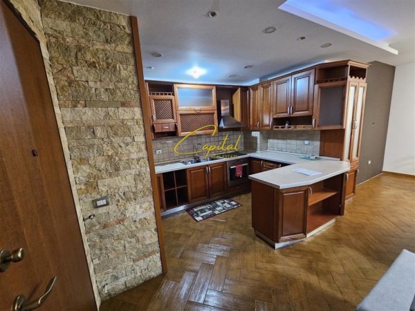 Tirane, jepet me qera apartament 3+1 Kati 3, 126 m² 800 € (RRUGA DRITAN HOXHA)
