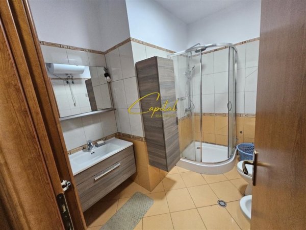 Tirane, jepet me qera apartament 3+1 Kati 3, 126 m² 800 € (RRUGA DRITAN HOXHA)