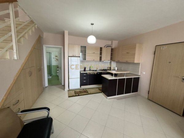 Tirane, jepet me qera apartament duplex 2+1 Kati 1, 110 m² 850 € (Kodra e Diellit)
