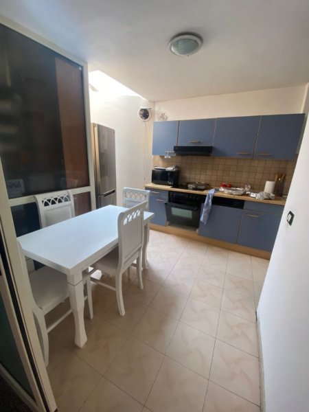 APARTAMENT 3+1+2 ME QIRA (BRRYLI)  550 €