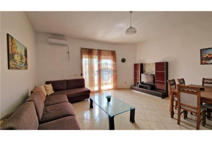 Vlore, shitet apartament 1+1 Kati 2, 135 m² (Mbi Supermarket Conad, Bulevardi Ismail Qemali, Vlorë)