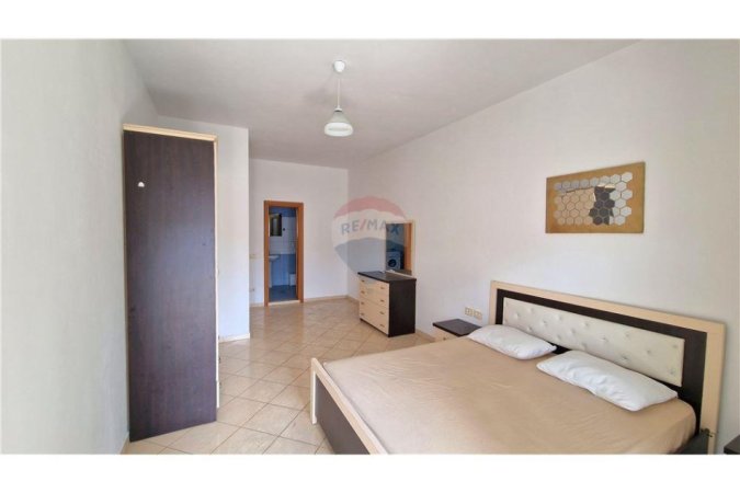 Vlore, shitet apartament 1+1 Kati 2, 135 m² (Mbi Supermarket Conad, Bulevardi Ismail Qemali, Vlorë)