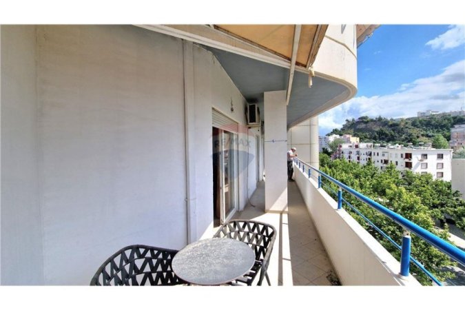 Vlore, shitet apartament 1+1 Kati 2, 135 m² (Mbi Supermarket Conad, Bulevardi Ismail Qemali, Vlorë)