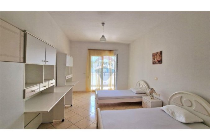 Vlore, shitet apartament 1+1 Kati 2, 135 m² (Mbi Supermarket Conad, Bulevardi Ismail Qemali, Vlorë)