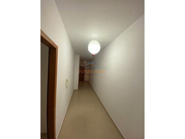 Tirane, jap me qera Qera,Apartament 2+1 tek Komuna e Parisit! 650 €