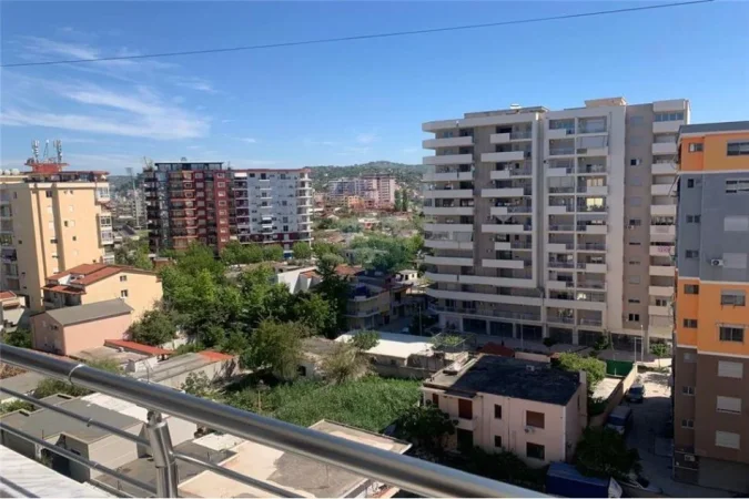 Vlore, jepet me qera 2+1 Kati 3, 86 m² 550 € (Rruga Shyqyri Ali Merka, Vlorë)