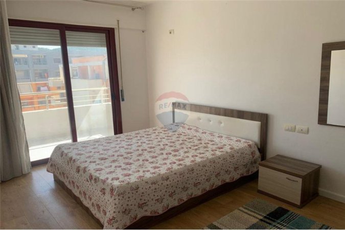 Vlore, jepet me qera 2+1 Kati 3, 86 m² 550 € (Rruga Shyqyri Ali Merka, Vlorë)