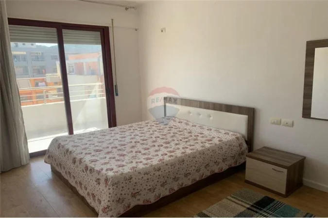 Vlore, jepet me qera 2+1 Kati 3, 86 m² 550 € (Rruga Shyqyri Ali Merka, Vlorë)