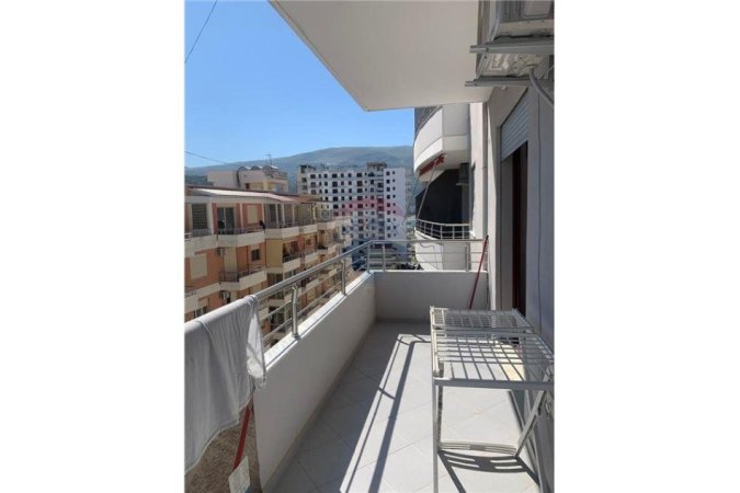 Vlore, jepet me qera 2+1 Kati 3, 86 m² 550 € (Rruga Shyqyri Ali Merka, Vlorë)