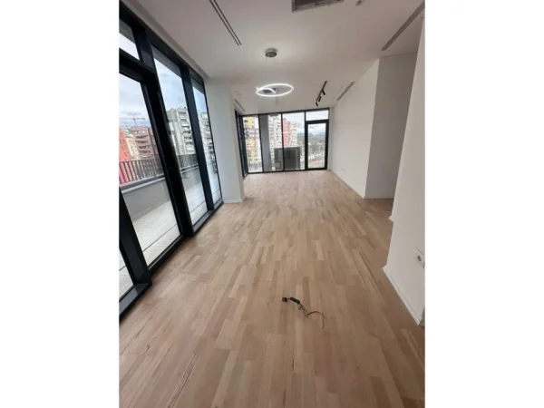 Tirane, shitet apartament 2+1+Ballkon Kati 5, 129 m² 486.000 € (LakeView)