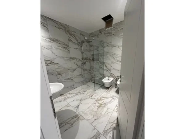 Tirane, shitet apartament 2+1+Ballkon Kati 5, 129 m² 486.000 € (LakeView)