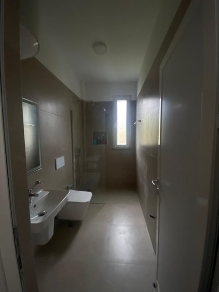 Tirane, jepet me qera apartament 1+1 Kati 3, 110 m² 500 € (LIQENI I THATE)