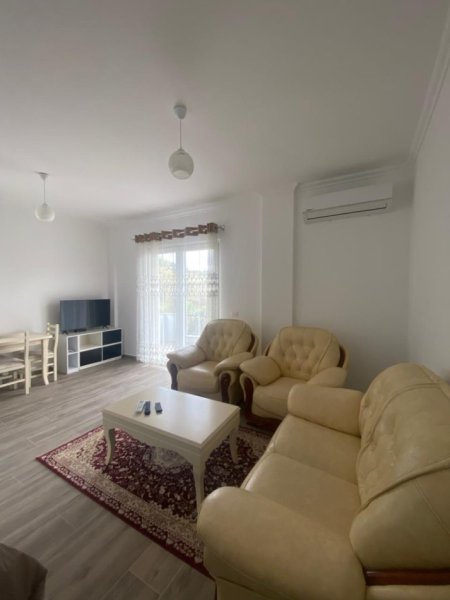 Tirane, jepet me qera apartament 1+1 Kati 3, 110 m² 500 € (LIQENI I THATE)