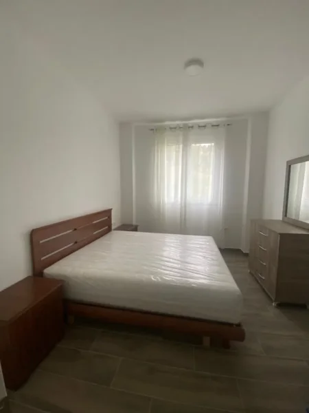 Tirane, jepet me qera apartament 1+1 Kati 3, 110 m² 500 € (LIQENI I THATE)