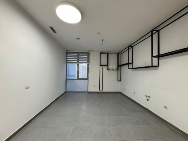 Tirane, jepet me qera zyre Kati 1, 384 m² 4.600 € (Tregu elektrik)