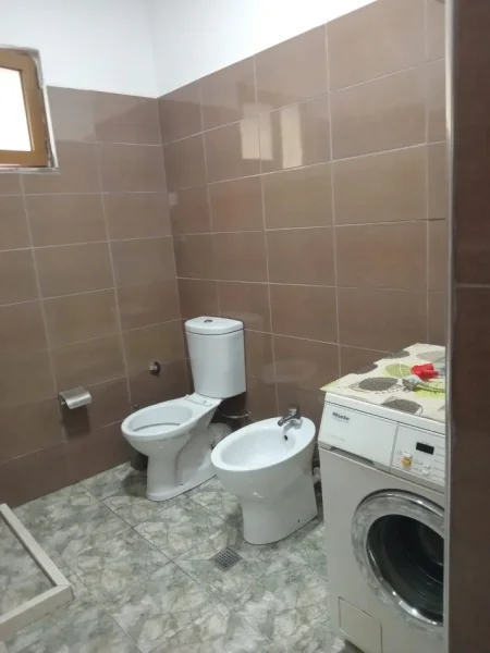 Tirane, jepet me qera apartament 2+1 Kati 1, 100 m² 450 € (astir)