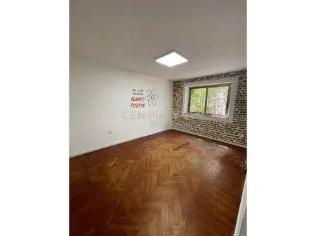 Tirane, jepet me qera apartament 3+1+Ballkon Kati 1, 96 m² 1.000 € (Myslym Shyri)