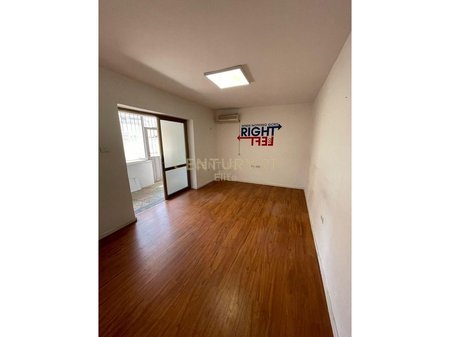 Tirane, jepet me qera apartament 3+1+Ballkon Kati 1, 96 m² 1.000 € (Myslym Shyri)