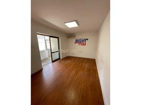 Tirane, jepet me qera apartament 3+1+Ballkon Kati 1, 96 m² 1.000 € (Myslym Shyri)
