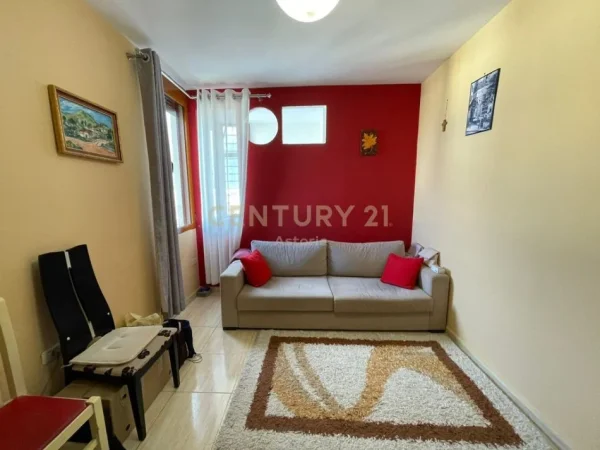 Tirane, jepet me qera apartament 1+1+Ballkon Kati 12, 64 m² 600 € (Rruga e Kavajes)