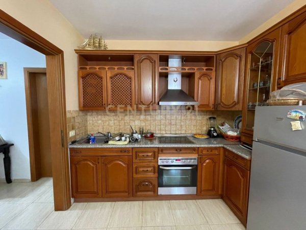 Tirane, jepet me qera apartament 1+1+Ballkon Kati 12, 64 m² 600 € (Rruga e Kavajes)