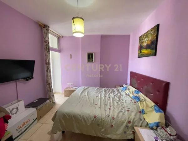 Tirane, jepet me qera apartament 1+1+Ballkon Kati 12, 64 m² 600 € (Rruga e Kavajes)