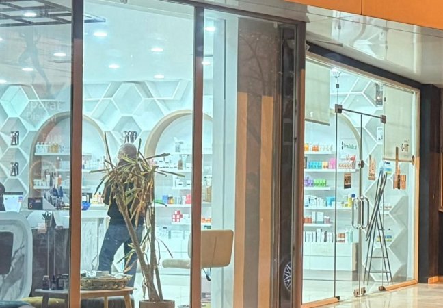 Tirane, jepet me qera dyqan Kati 0, 110 m² 1.000 € (21 DHJETORI)