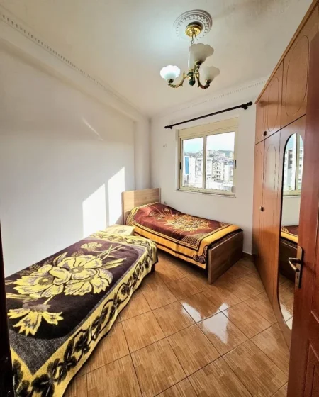 Tirane, jepet me qera apartament 2+1 Kati 5, 450 € 