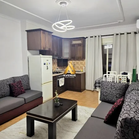 Tirane, jepet me qera apartament 2+1+Ballkon Kati 5, 85 m² 400 € (rruga e dajtit)