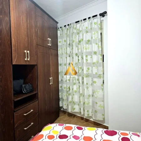 Tirane, jepet me qera apartament 2+1+Ballkon Kati 5, 85 m² 400 € (rruga e dajtit)