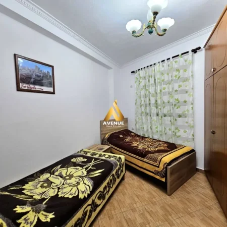Tirane, jepet me qera apartament 2+1+Ballkon Kati 5, 85 m² 400 € (rruga e dajtit)