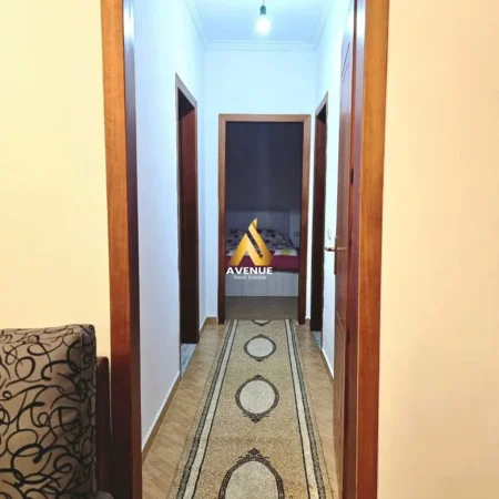 Tirane, jepet me qera apartament 2+1+Ballkon Kati 5, 85 m² 400 € (rruga e dajtit)
