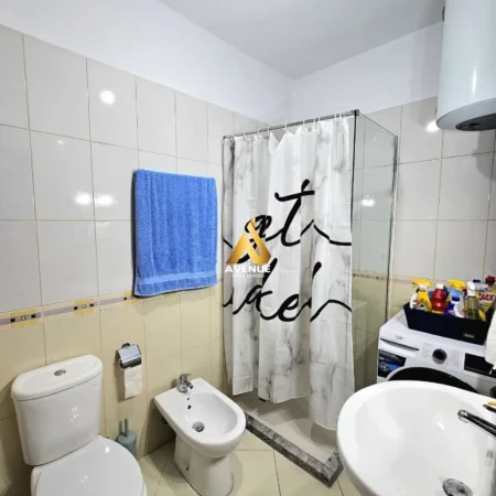 Tirane, jepet me qera apartament 2+1+Ballkon Kati 5, 85 m² 400 € (rruga e dajtit)