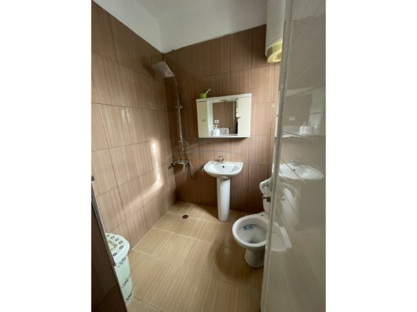 Qera, Shtepi Private,Porcelan, Tiranë.