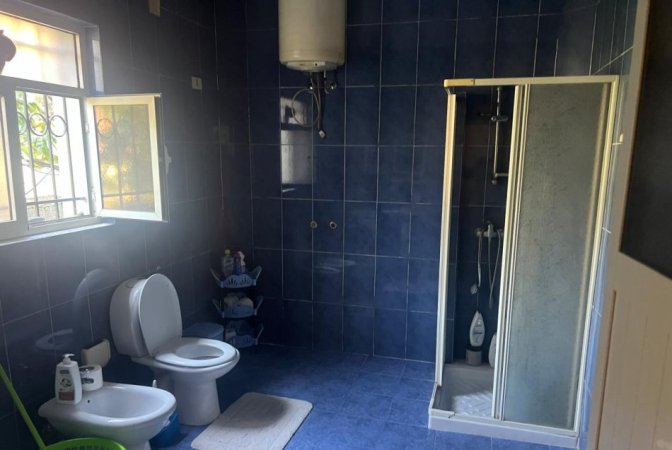 Tirane, jepet me qera apartament 1+1+Ballkon Kati 1, 85 m² 350 € (LAPRAKE)