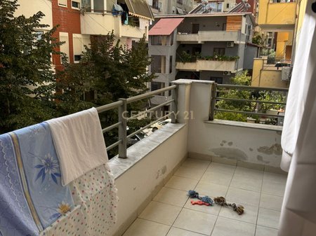 Tirane, shitet apartament 2+1+Ballkon Kati 3, 76 m² 170.000 € (Kodra e Diellit 1)