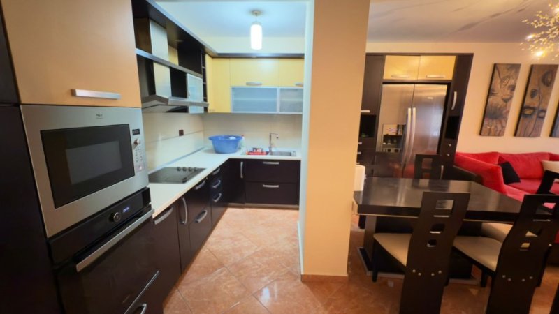 Tirane, jepet me qera apartament 3+1 Kati 6, 105 m² 630 € 