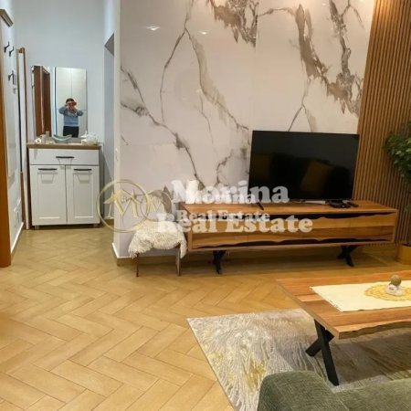Tirane, jepet me qera apartament 2+1 Kati 8, 85 m² 850 € (Rruga Bardhok Biba)
