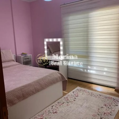 Tirane, jepet me qera apartament 2+1 Kati 8, 85 m² 850 € (Rruga Bardhok Biba)