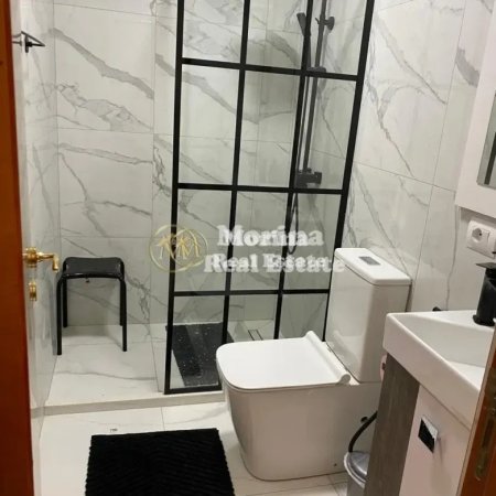 Tirane, jepet me qera apartament 2+1 Kati 8, 85 m² 850 € (Rruga Bardhok Biba)