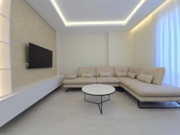 Tirane, jepet me qera apartament 1+1 , 600 € (Don Bosko)