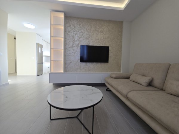 Tirane, jepet me qera apartament 1+1 , 600 € (Don Bosko)