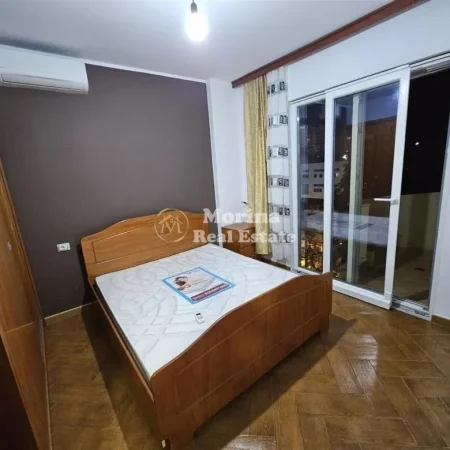 Tirane, jepet me qera apartament 3+1+Ballkon Kati 3, 126 m² 700 € (Rruga Dritan Hoxha)