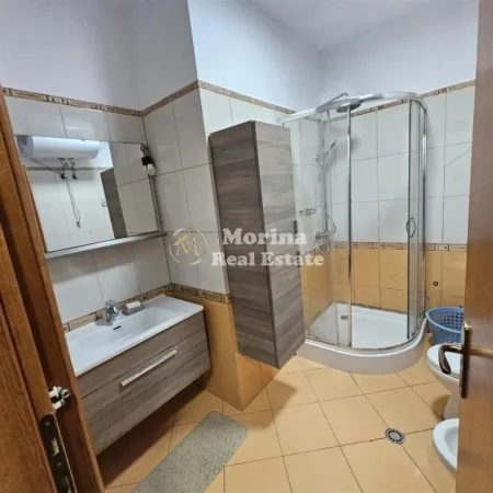 Tirane, jepet me qera apartament 3+1+Ballkon Kati 3, 126 m² 700 € (Rruga Dritan Hoxha)