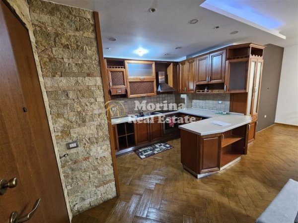 Tirane, jepet me qera apartament 3+1+Ballkon Kati 3, 126 m² 800 € (Rruga Dritan Hoxha)