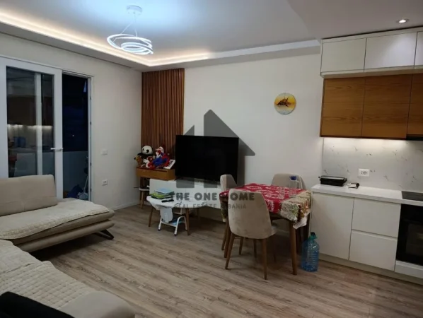 Tirane, shitet apartament 1+1+Ballkon Kati 3, 74 m² 164.000 € (prane Sqaure 21)