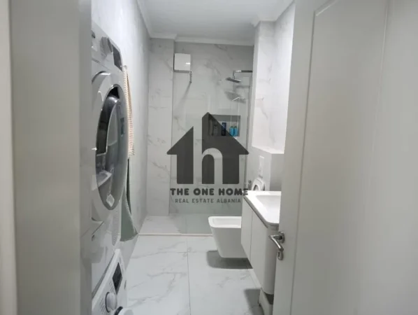 Tirane, shitet apartament 1+1+Ballkon Kati 3, 74 m² 164.000 € (prane Sqaure 21)