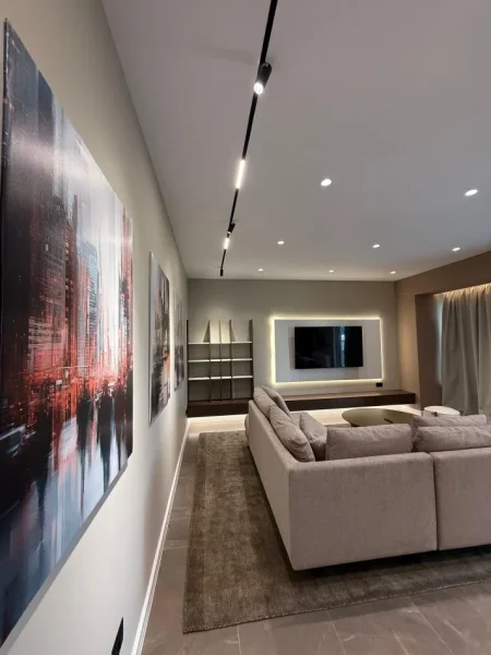 Tirane, jepet me qera apartament 2+1+Ballkon , 2.200 € (Ambasador 3)