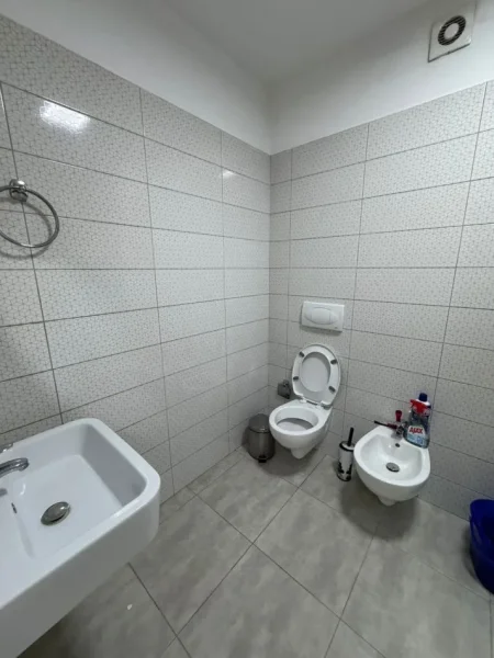 Tirane, jepet me qera apartament 1+1+Ballkon Kati 6, 58 m² 500 € (Rruga Siri Kodra , Kompleksi Siri)
